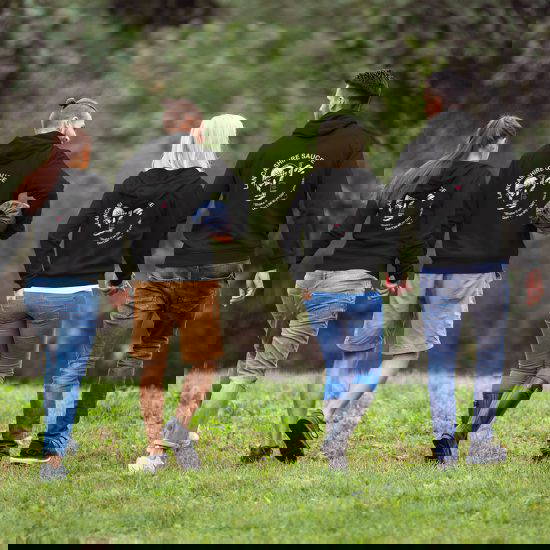 hoodie-mockup-walking-couples hoodie-mockup-walking-couples